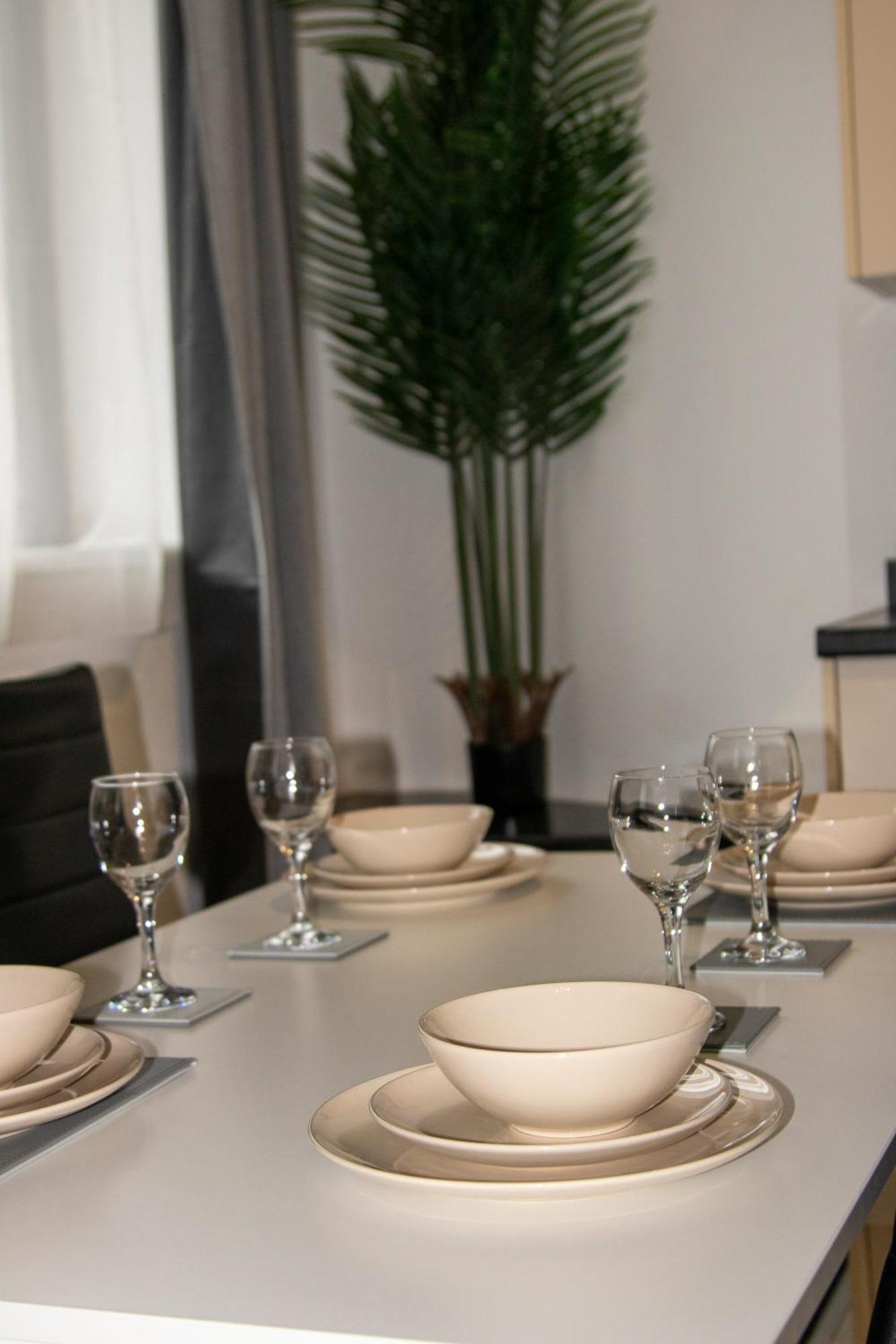 Ideal For Groups - 2 Bedroom Apartment - Free Parking, Transit Links, Close To Stadiums Manchester Exterior foto